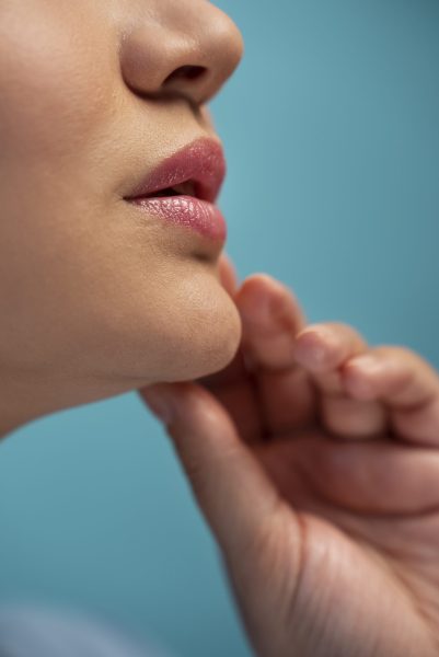 primer plano de mujer labios
